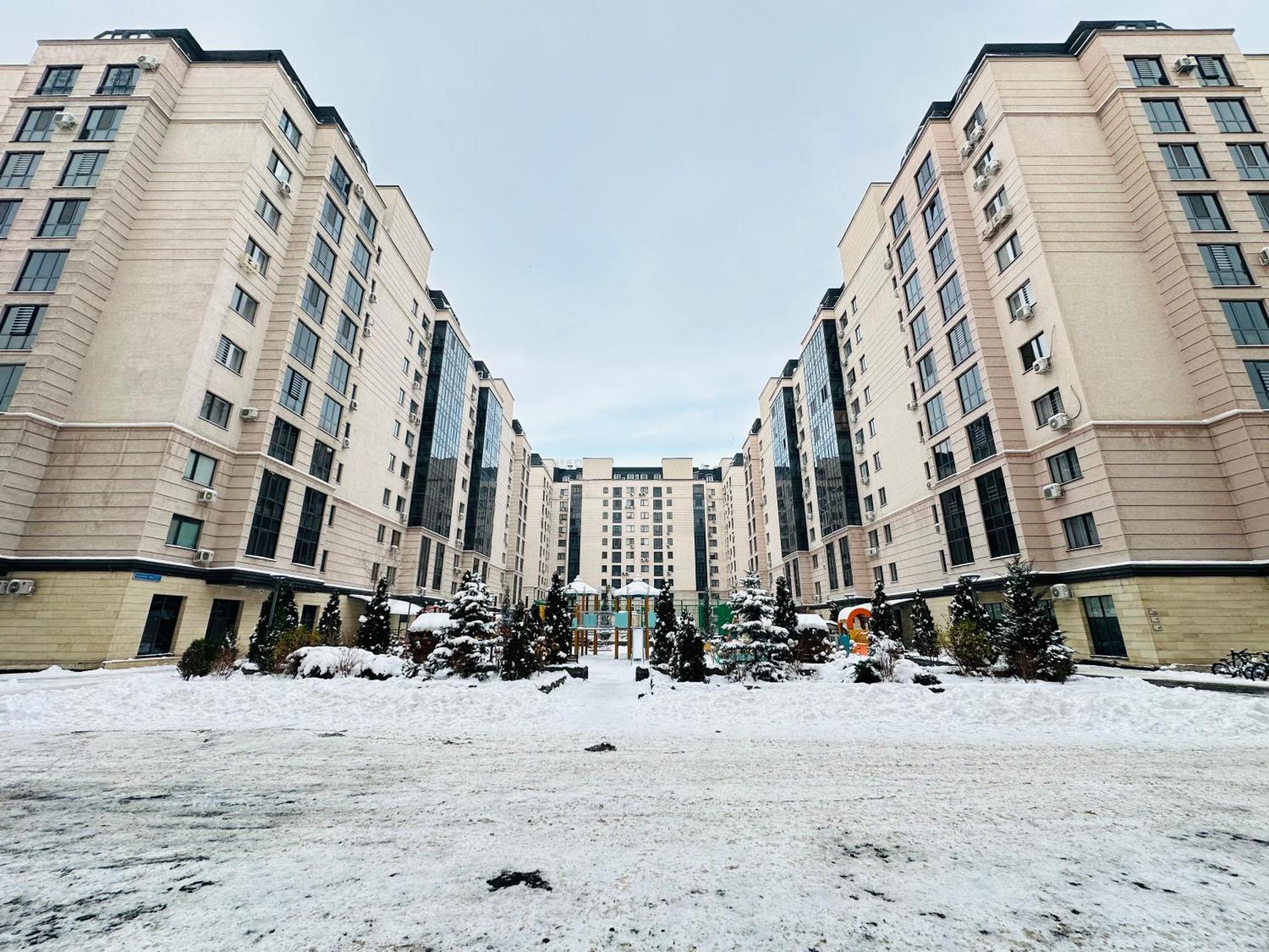Vostochnyi Park Apartament In The Center Of Almaty Leilighet Eksteriør bilde