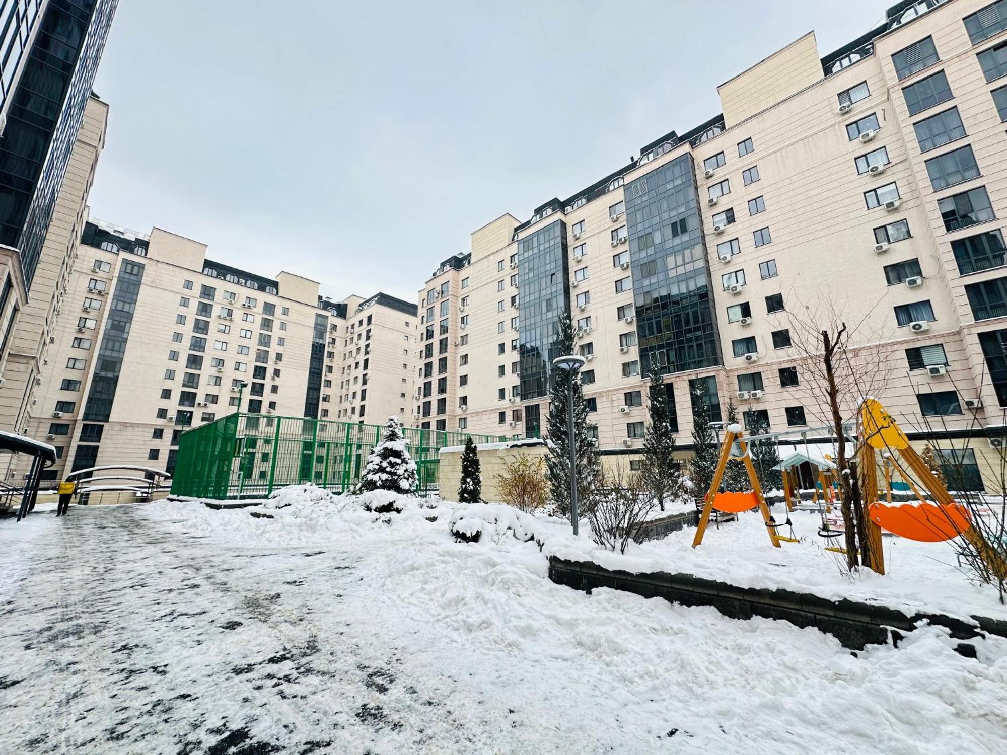 Vostochnyi Park Apartament In The Center Of Almaty Leilighet Eksteriør bilde