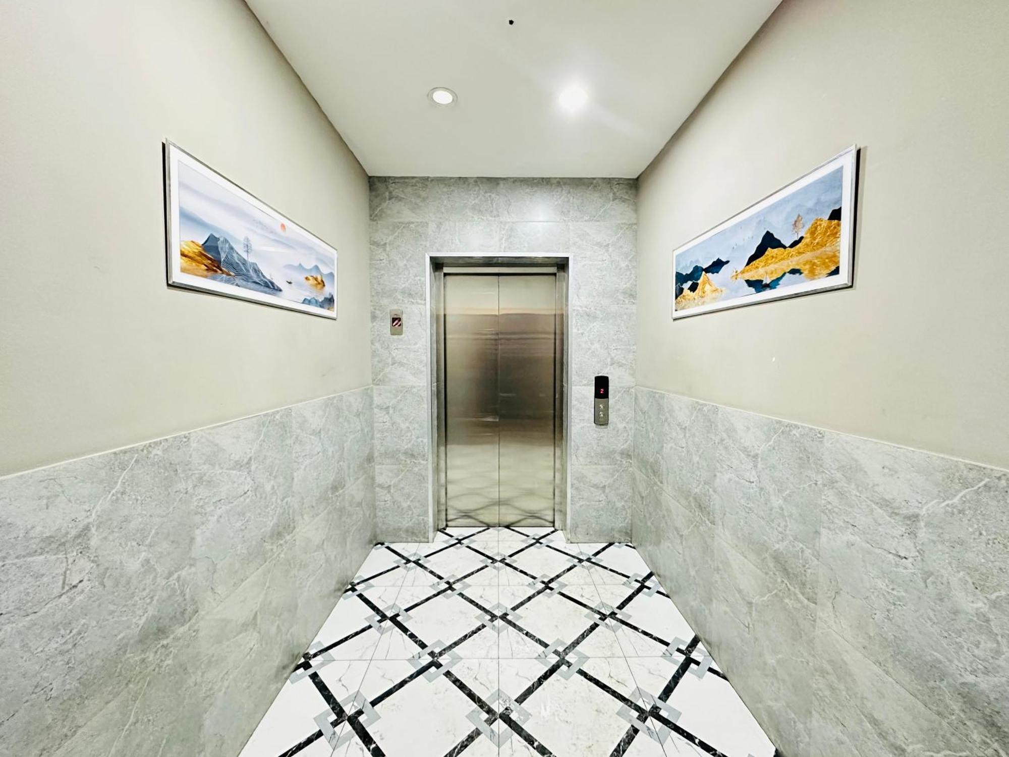 Vostochnyi Park Apartament In The Center Of Almaty Leilighet Eksteriør bilde