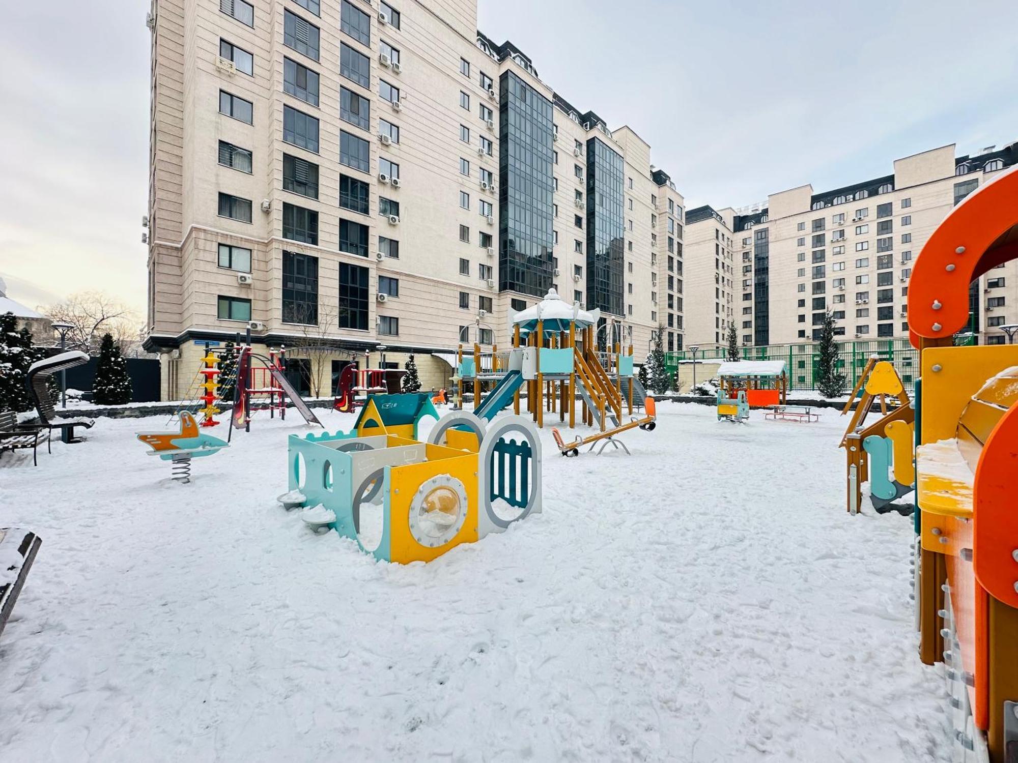 Vostochnyi Park Apartament In The Center Of Almaty Leilighet Eksteriør bilde